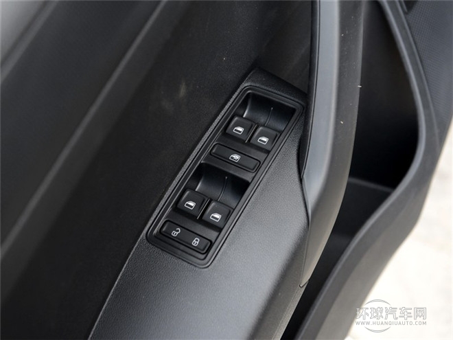 2015款 1.6L 手動樂選型