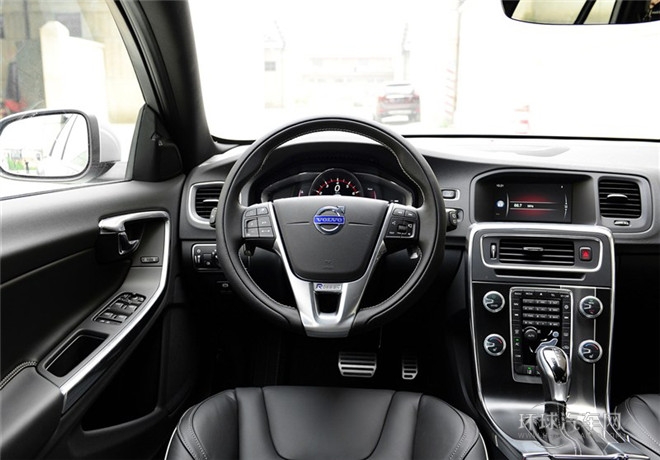 2015款 2.0T T5 智逸個(gè)性運(yùn)動(dòng)版