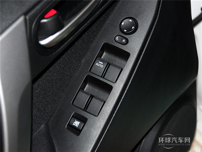 2015款 三廂 2.0AT運動型