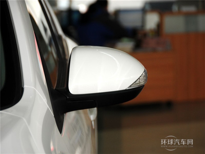 2015款 三廂 2.0AT運(yùn)動型