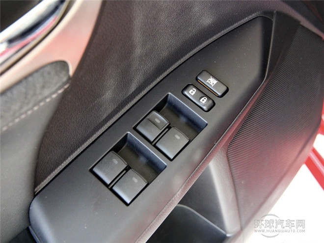 2014款 200h 1.8L 自動 領先版（雙色）