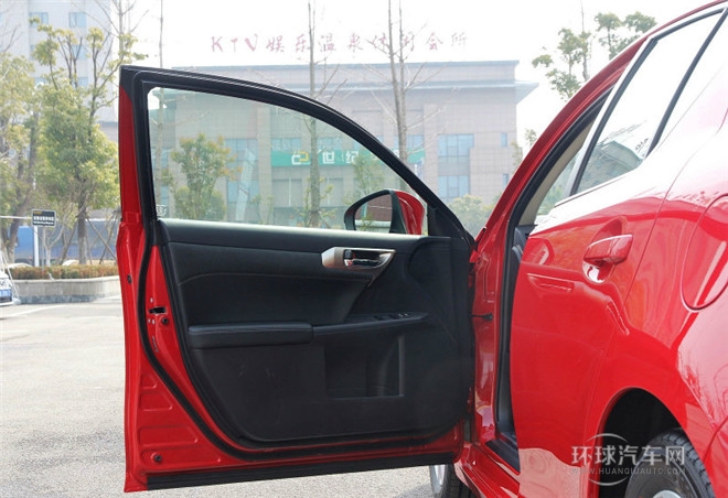 2014款 200h 1.8L 自動(dòng) 領(lǐng)先版（雙色）