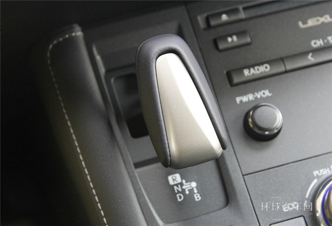 2014款 200h 1.8L 自動(dòng) 領(lǐng)先版（雙色）