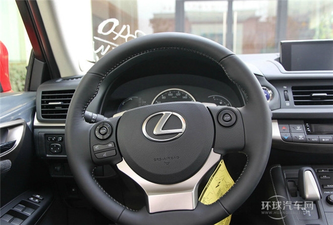 2014款 200h 1.8L 自動 領(lǐng)先版（雙色）