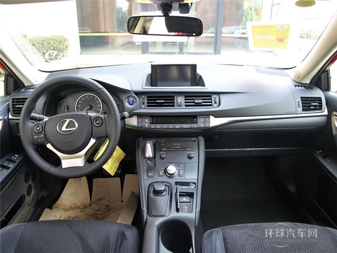 2014款 200h 1.8L 自動 領先版（雙色）