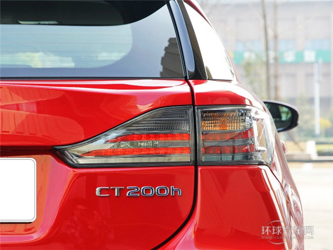 2014款 200h 1.8L 自動 領先版（雙色）