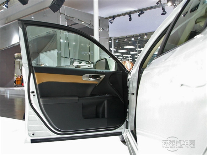 2014款 200h 1.8L 自動 領先版（單色）