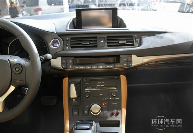 2014款 200h 1.8L 自動(dòng) 領(lǐng)先版（單色）