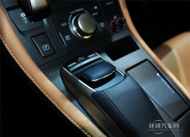 2014款 200h 1.8L 自動 領先版（單色）