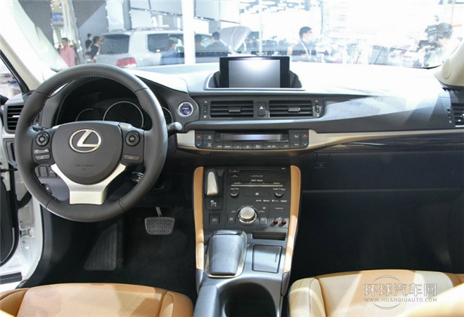 2014款 200h 1.8L 自動 領(lǐng)先版（單色）