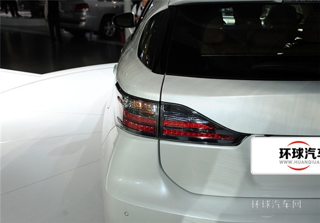 2014款 200h 1.8L 自動 領先版（單色）