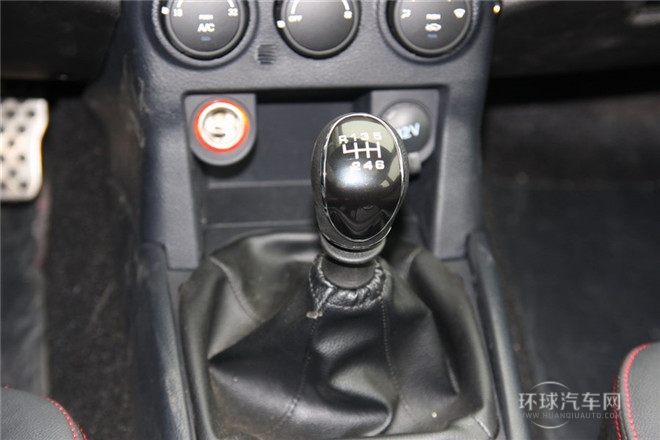 2014款 探索版 2.0T 汽油4x2超豪華型