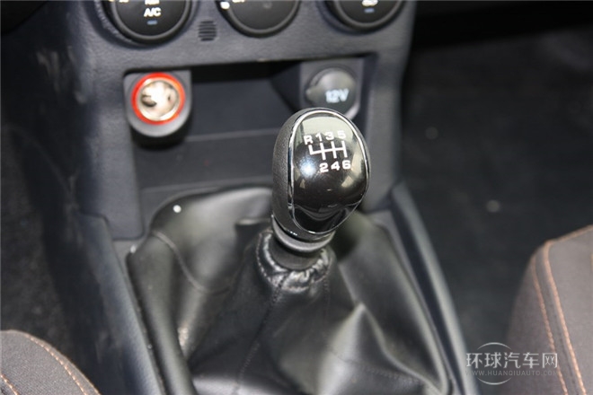 2014款 探索版 2.4L 汽油4X4豪華型