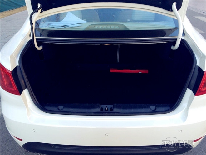 2015款 1.5L 手動舒適超值導航版