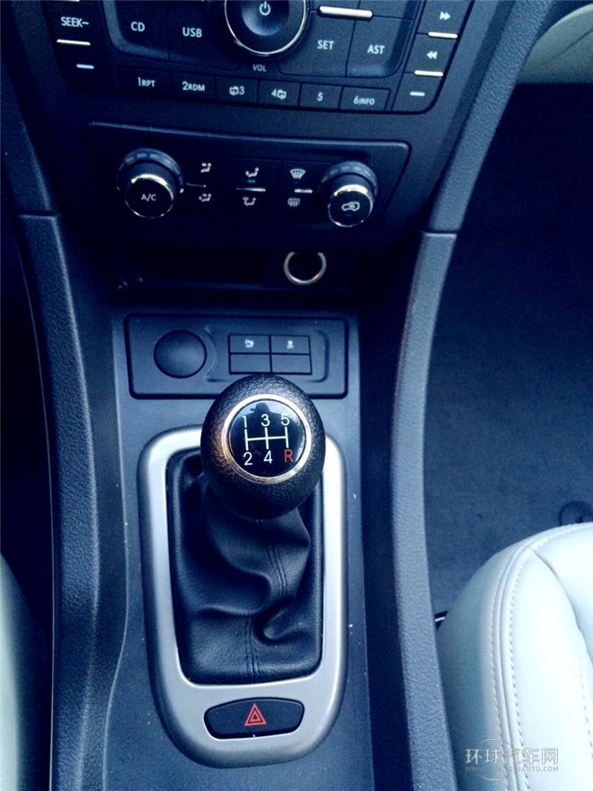 2015款 1.5L 手動舒適超值導(dǎo)航版