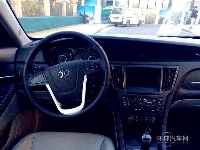 2015款 1.5L 手動舒適超值導航版