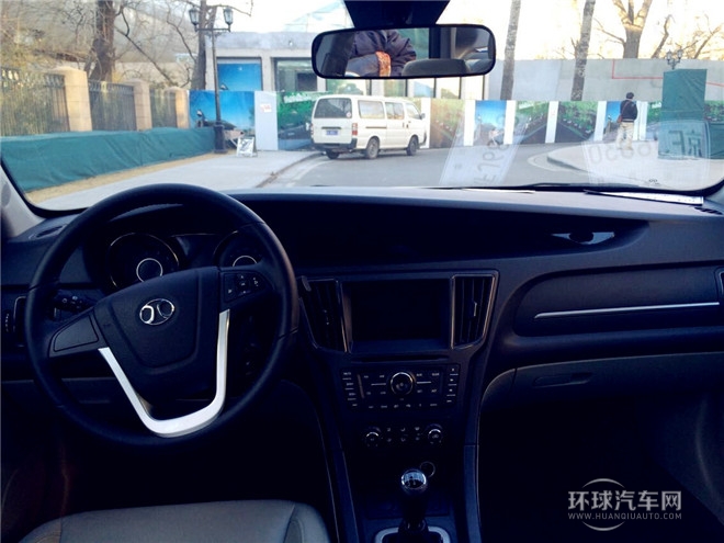 2015款 1.5L 手動舒適超值導(dǎo)航版