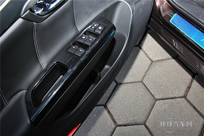 2015款 1.8T 自動精英型