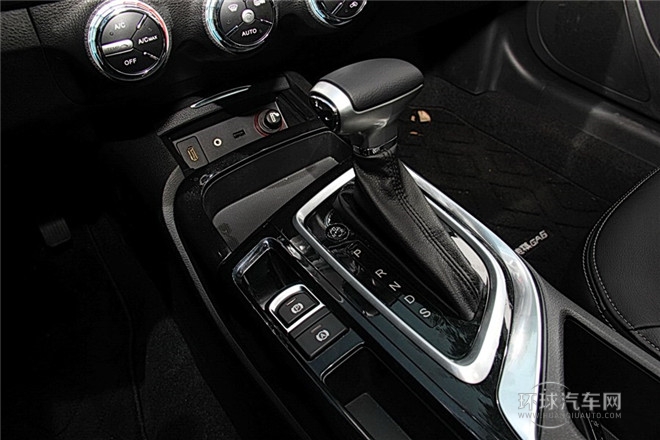 2015款 1.8T 自動精英型