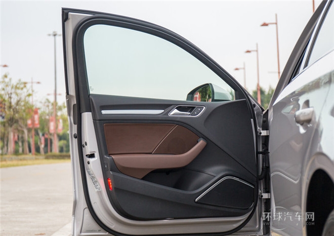 2015款 Limousine 40 TFSI 自動豪華型