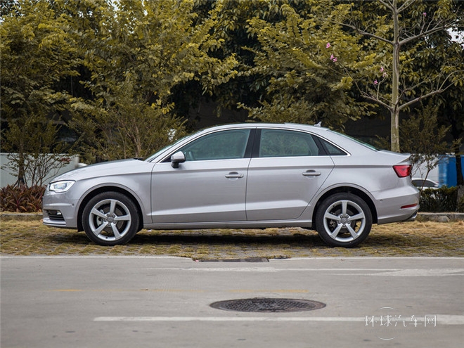 2015款 Limousine 40 TFSI 自動豪華型