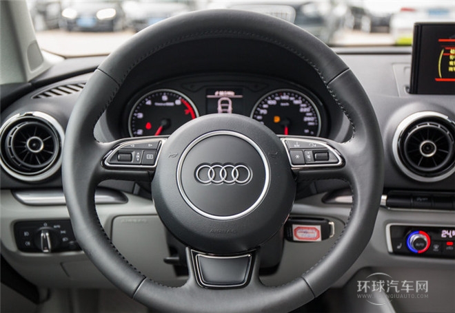 2015款 Limousine 40 TFSI 自動舒適型