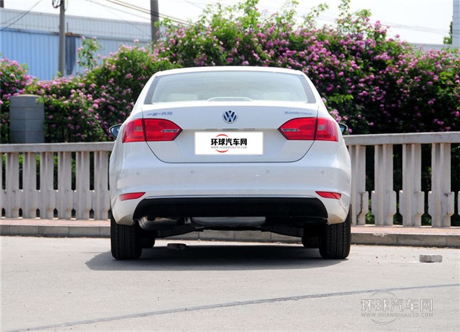 2015款 1.6L 自動領(lǐng)先型