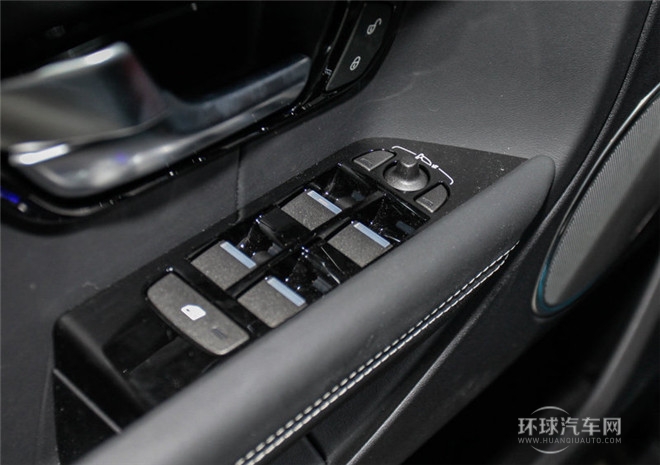 2015款 2.0T 五門致享版