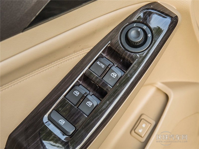 2015款 1.8L 手動(dòng)豪華導(dǎo)航ESP版 7座