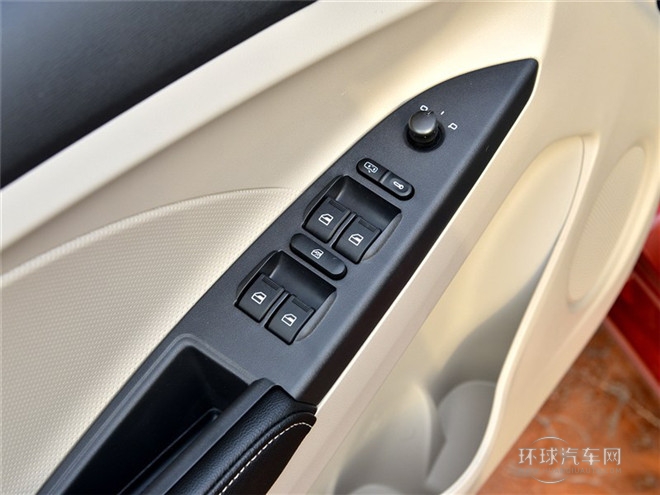 2015款 1.5L 手動夠炫版