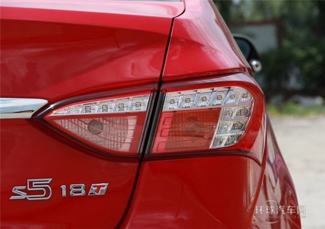 2014款 榮耀導航版 1.8T 自動尊貴型