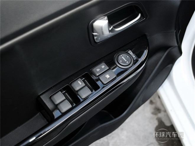 2015款 三廂 1.6L AT Premium