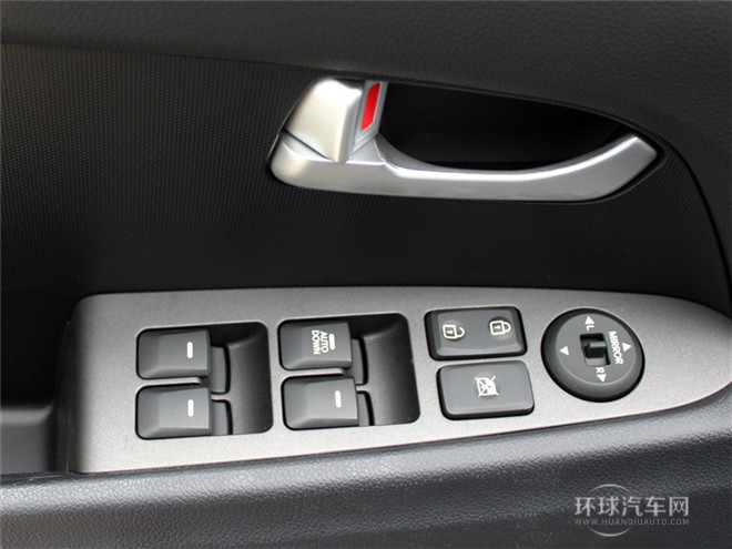 2015款 2.0L 手動兩驅版GL