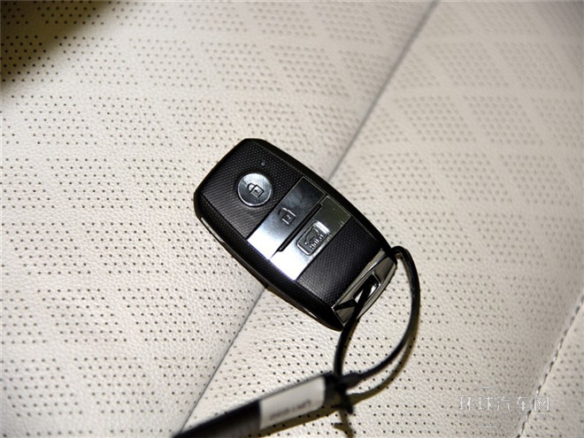 2015款 索蘭托L 2.2T 柴油4WD旗艦版 5座