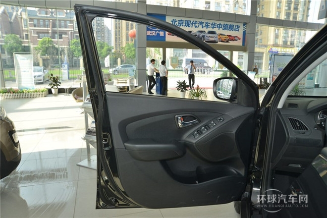 2015款 2.0L 手動(dòng)兩驅(qū)舒適型 國(guó)V