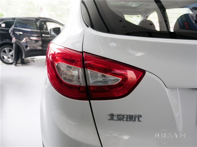 2015款 2.0L 自動(dòng)兩驅(qū)領(lǐng)先型 國IV