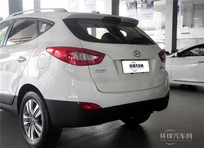 2015款 2.0L 自動(dòng)兩驅(qū)領(lǐng)先型 國V