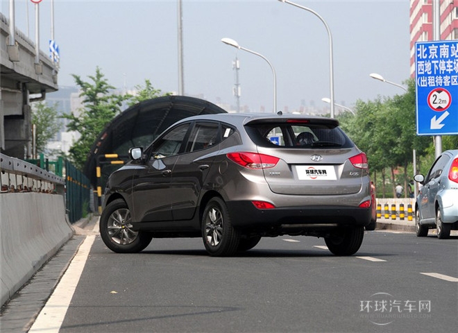 2015款 2.0L 自動(dòng)兩驅(qū)舒適型 國(guó)V