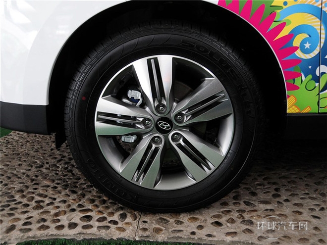 2015款 2.4L 自動四驅(qū)領(lǐng)先型 國V