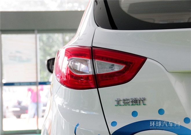 2015款 2.4L 自動四驅(qū)領(lǐng)先型 國V