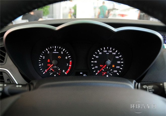 2015款 1.6L 手動(dòng)精英版