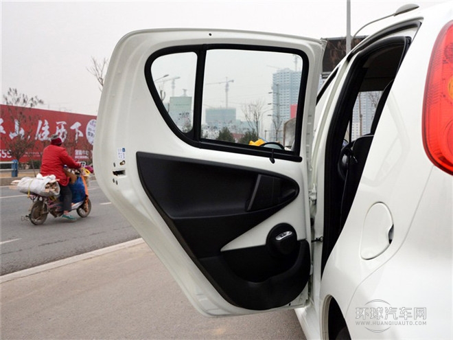 2015款 1.0L AMT 悅酷型