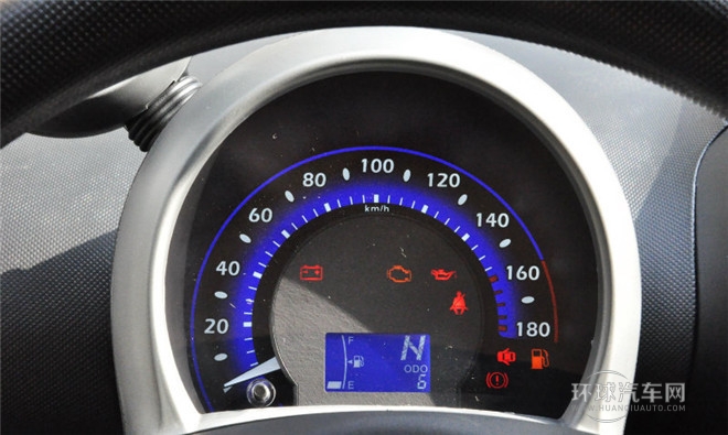 2015款 1.0L AMT 悅酷型