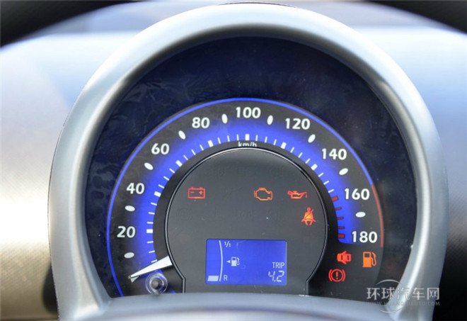 2015款 1.0L AMT 鉉酷型