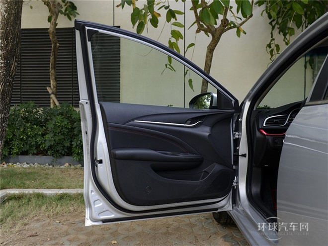 2015款 18T 雙離合運(yùn)動旗艦型