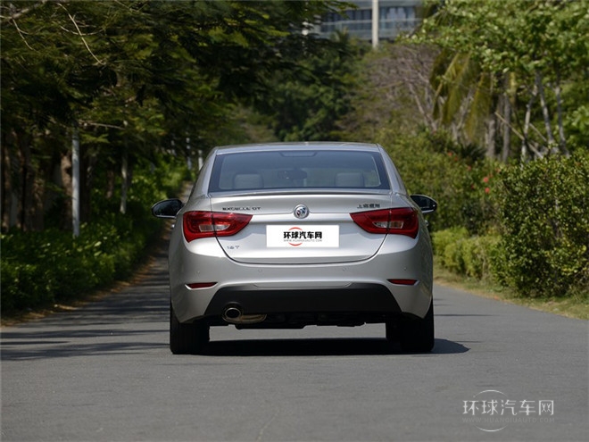 2015款 18T 雙離合運(yùn)動(dòng)旗艦型