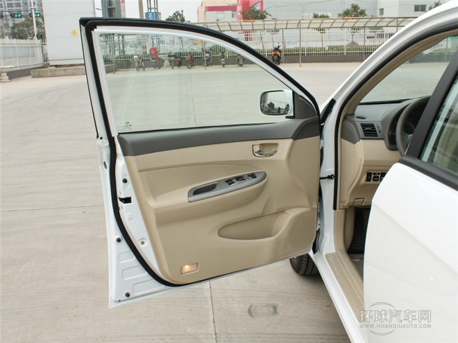 2015款 節能版 1.5L 自動尊貴型