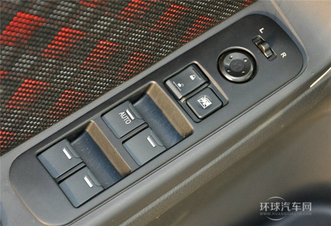 2015款 兩廂 1.4L 手動(dòng)理想型