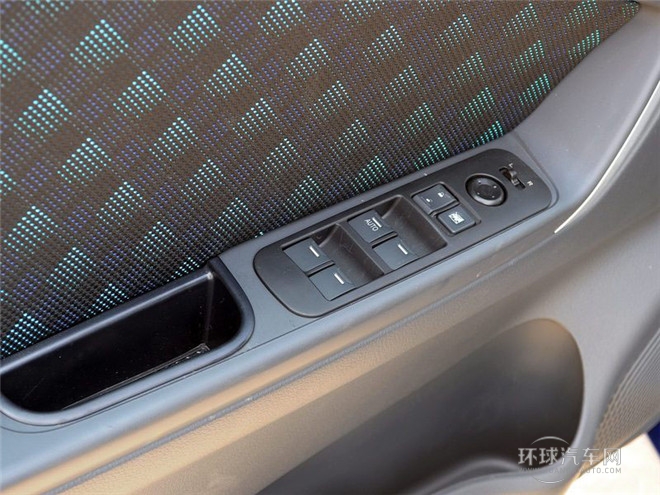 2015款 兩廂 1.5L 自動(dòng)暢想型