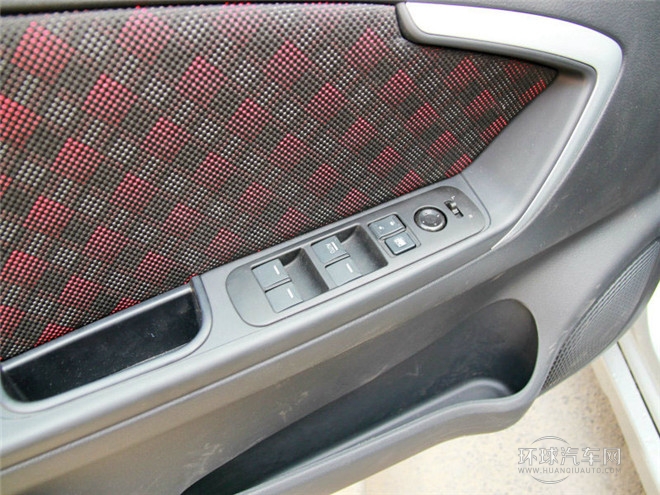 2015款 兩廂 1.5L 自動理想型